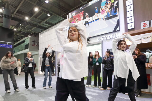 AI로 꾸민 미래 스타디움서 디지털 휴먼 이강인 등장