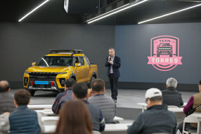 “토레스 하이브리드 택시 냅시다”…KGM 방문한 택시기사의 ‘한마디’