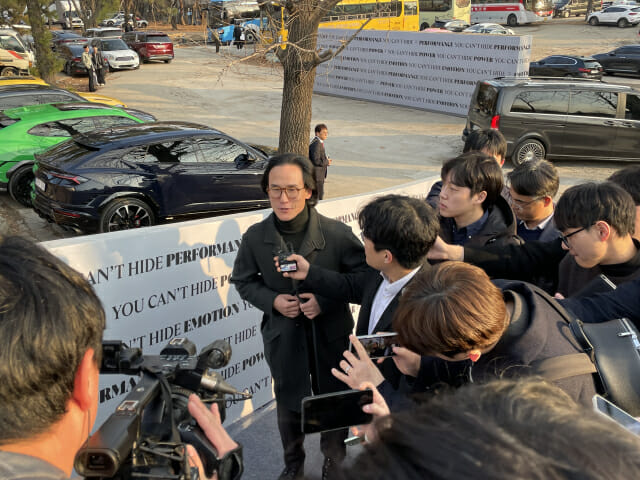 조현범 한국타이어 회장 “열관리부품, 람보르기니 도입 가능성 있어”
