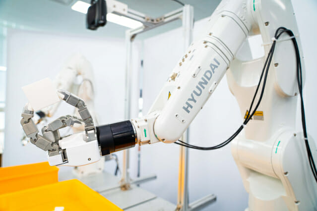 HD현대로보틱스-테솔로, 산업용 로봇 양팔 솔루션 선봬