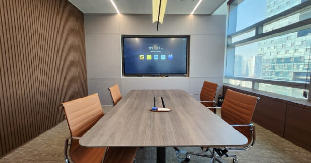 “복잡한 법률업무, 전자칠판이 획기적으로 개선”