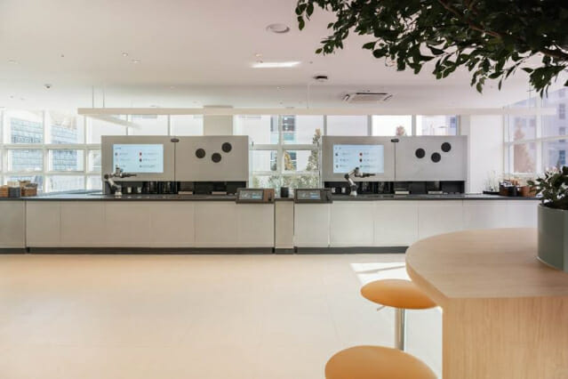 엑스와이지, 용인 기숙학원에 로봇 바리스타 도입