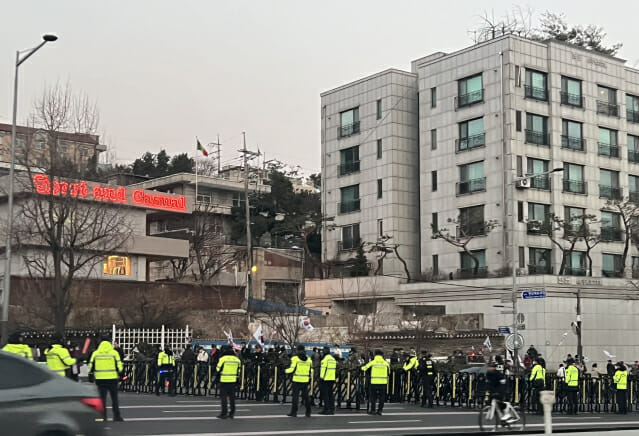 윤 대통령, 체포 52일만에 석방…불구속 상태서 재판