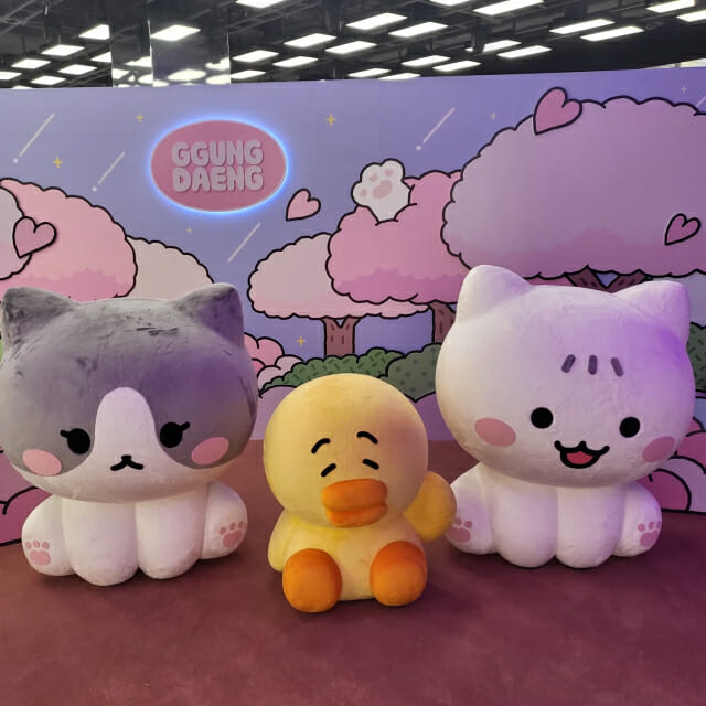 디어유, 여의도 더현대서 첫 팝업 연다…”꿍이·댕이 출동”