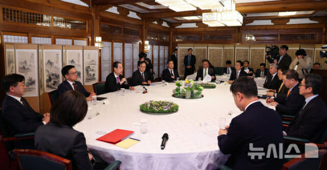 한덕수 “통상교섭본부장 즉시 방미…다음주 車 긴급지원대책”