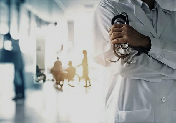 복지부, 지역 필수의료에 ‘시니어의사’ 투입한다