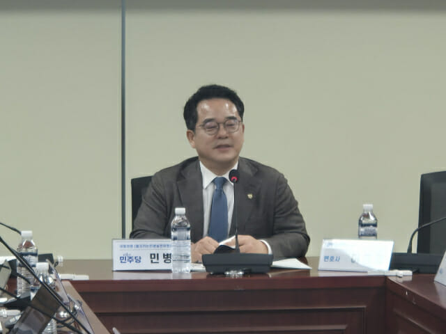 MBK, ‘홈플 구제책’ 국회 요구 시한 넘겨…”차입매수 규제 필요”