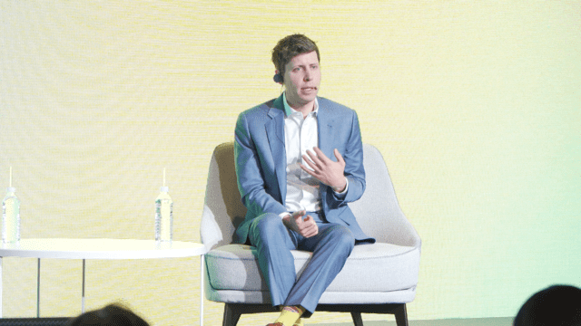 덩치 키우는 오픈AI, 30억 달러 들여 AI 코딩 스타트업 품을까…”사상 최대 M&A 추진”