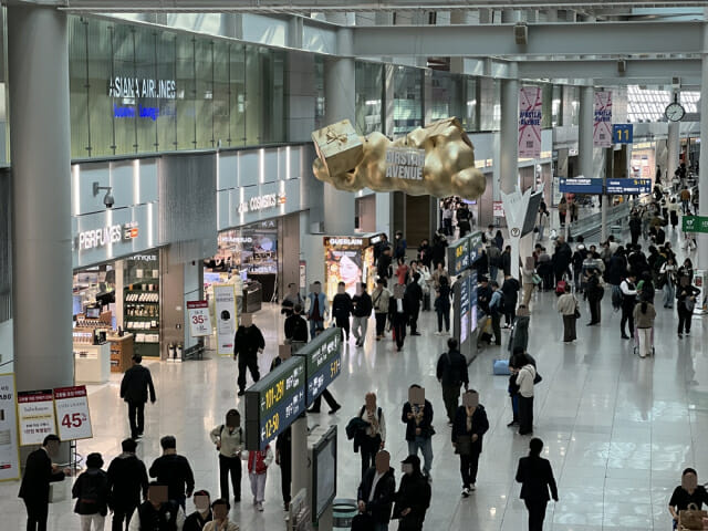 신용등급 강등 위기에 희망퇴직도…면세점 부진은 ‘진행형’