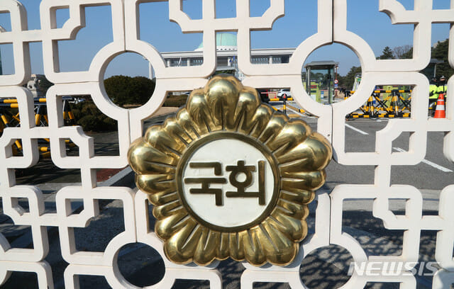 내일부터 국회 외부인 출입통제…尹 탄핵심판 경비 강화