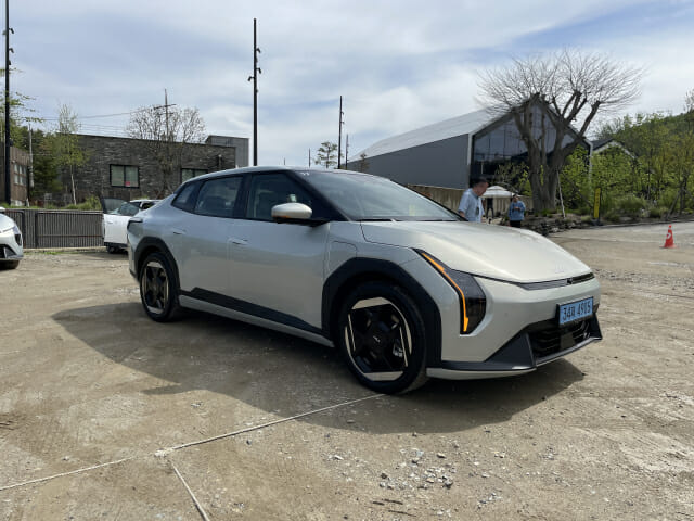 [타보고서] 기아 EV4, 전기차=SUV 공식 깼다