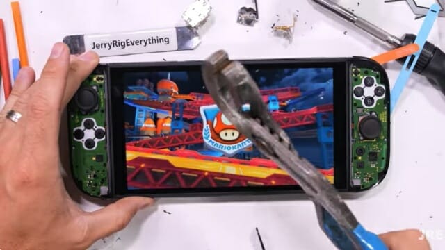 닌텐도 스위치2, 펜치로 50번 때려 쳤더니