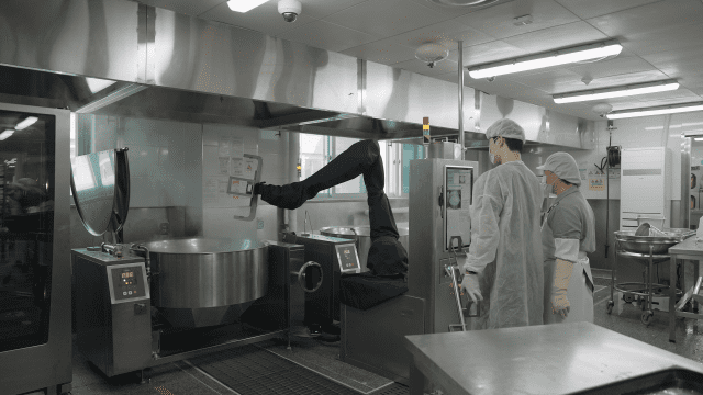 강남구 학교급식, 로봇이 만든다…관내 3개교 실증