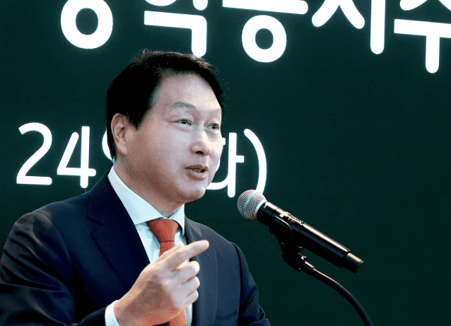 최태원 SK 회장 “사회서 받은 혜택 돌려줄 줄 알아야”