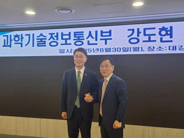 정통부 1기 사무관 퇴임…강도현 차관 “AI시대 혁신해달라”