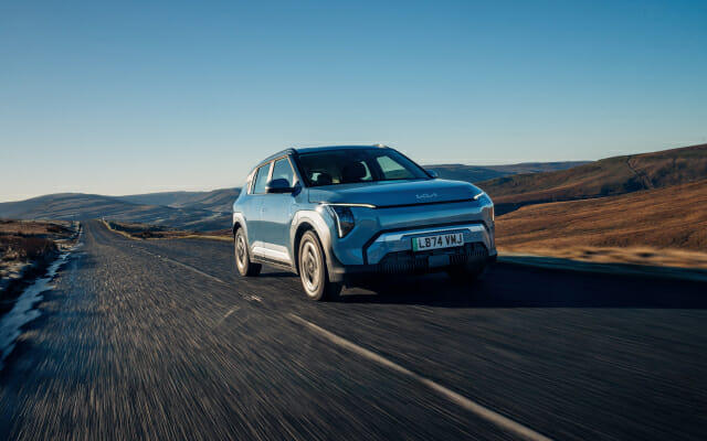 영국이 인정한 ‘최고 대세 전기차’…기아 EV3, 올해의 차 또 탔다