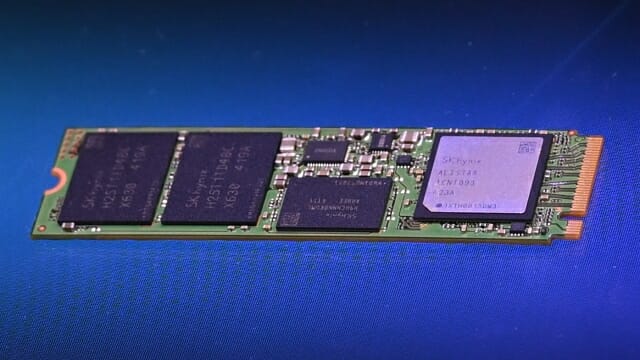 낸드플래시 두뇌, 컨트롤러 전쟁…데이터센터 SSD 주도권 잡아라