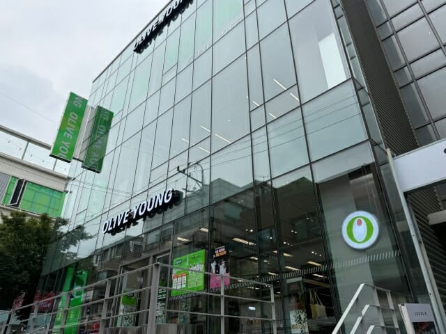 남자도 어깨 펴고 가는 ‘올리브영 홍대놀이터점’ 가보니