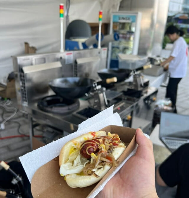 “로봇이 만든 핫도그 맛보세요”…만다린로보틱스 이색 부스 ‘눈길’