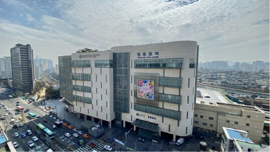 롯데百, 영등포점 운영권 자진반납…속내는