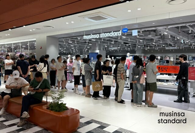무신사 스탠다드 “신세계 시흥점, 사흘간 1만7천명 방문”