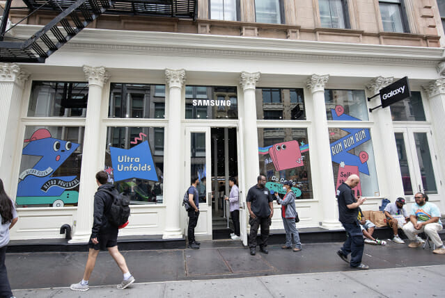 그래피티 그리고 셀피 찍고…삼성, 뉴욕 갤럭시 체험존 운영