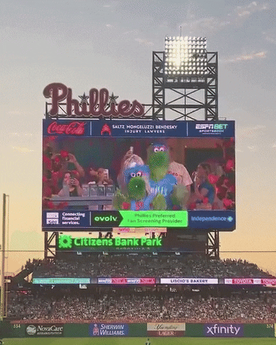 [영상] 콜드플레이 공연장 ‘백허그 불륜 커플’ 패러디 쏟아진다