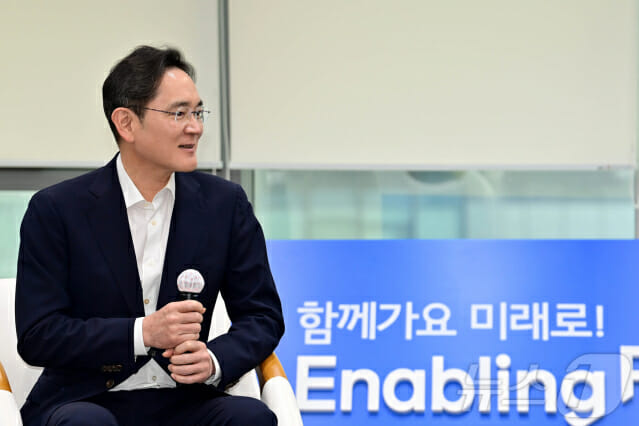 이재용 회장, 10년 사법리스크 끊고 경영 정상화…’뉴삼성’ 본격 시동