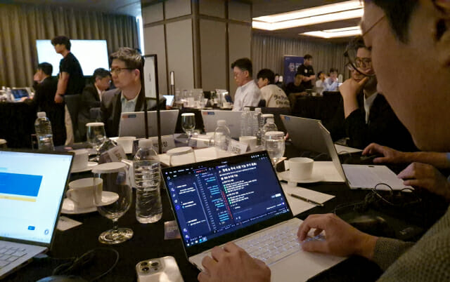 코딩 몰라도 웹사이트 뚝딱…메가존클라우드, 고객사 임원진 대상 AI 체험 지원