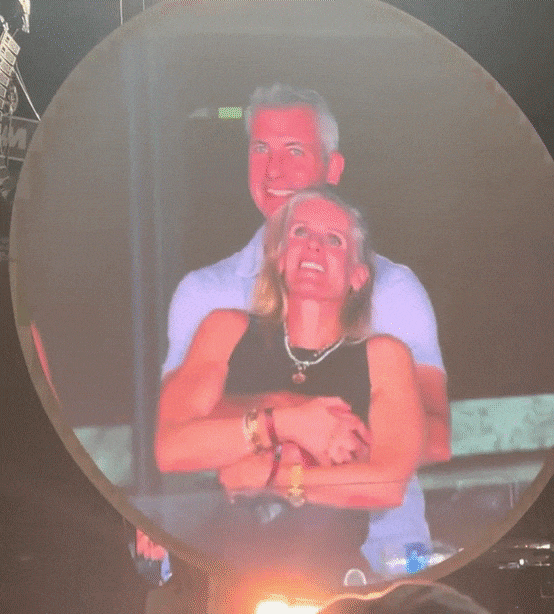 콜드플레이 불륜 임원 커플 덕에 ‘이 기업’만 신났다…인지도 상승에 ‘방긋’