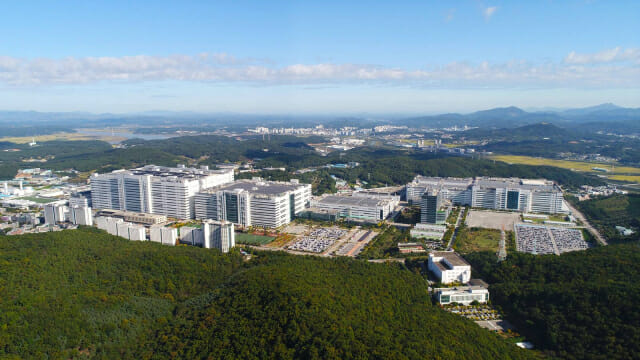 LG디스플레이, 2분기 적자 전환…”LCD 종료·환율 영향”