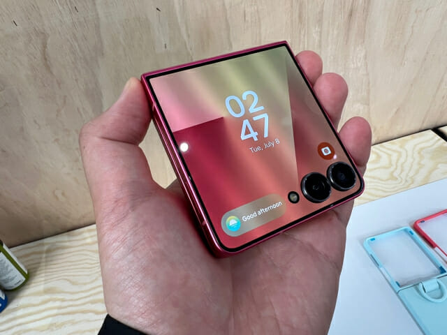 커버 전체가 스크린…’갤럭시Z플립7′ 가격 동결