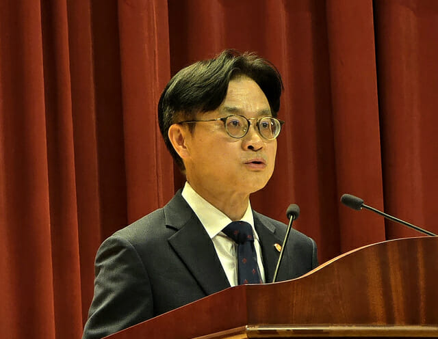 김정관 산업 장관 “주력 산업에 AI 대대적 접목·활용…생산성·부가가치 높여야”