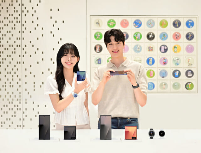 삼성 갤럭시Z폴드7·플립7 정식 출시…사전판매 104만대 인기