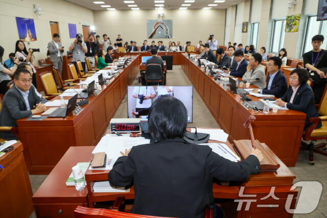 민주당 주도 방송 3법 개정안 국회 과방위 통과