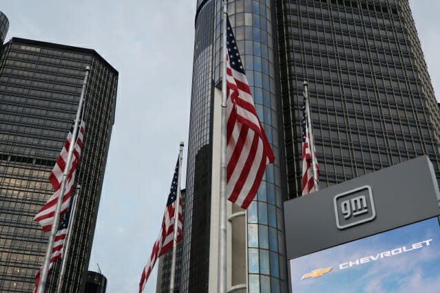 車 전동화 주춤…내연기관 시대 길어진다