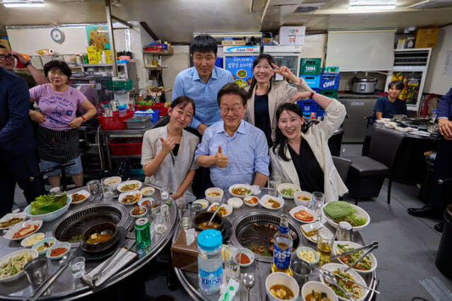 이재명 대통령 “민생회복 소비쿠폰, 골목상권 온기 기대”