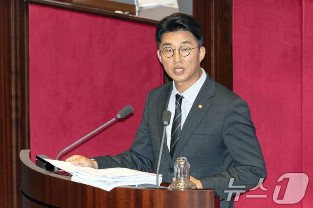 노종면, 9시간 동안 방송법 찬성토론…필리버스터 종결투표 시작