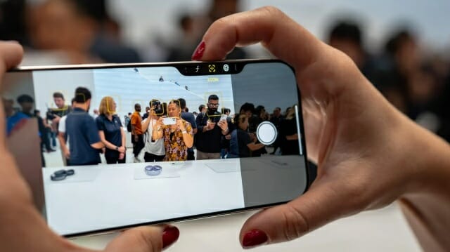 아이폰18서 카메라 컨트롤 버튼 사라질까