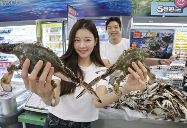 “꽃게값, 어디까지 낮아지나요”…대형마트·쿠팡 “내가 최저가”
