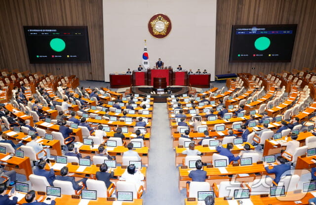 EBS법 통과, 방송 3법 마무리…2라운드는 방통위 재편