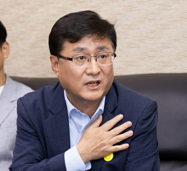 김성환 환경부 장관 “전기차 보조금 승용 기준 점유율 30% 될 때까지 지원”