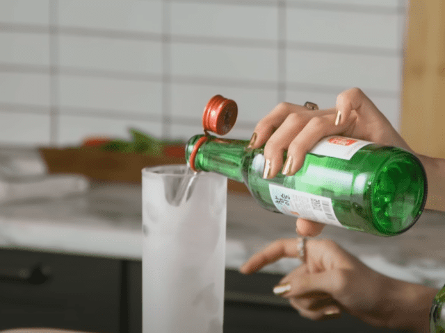 잘 나가는 K소주에 찬물 끼얹는 저가 유사품…대책은