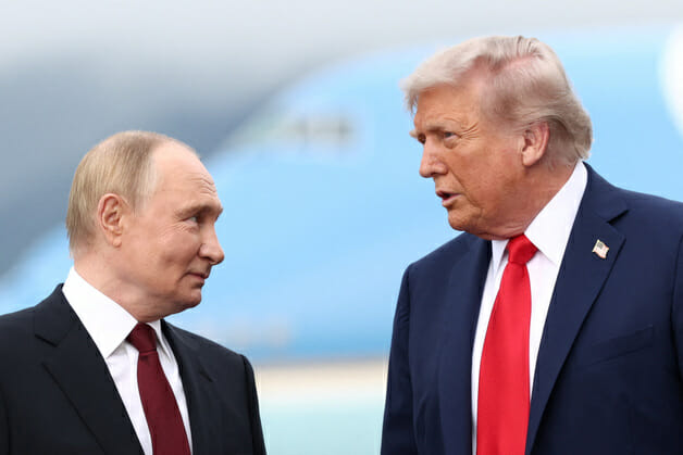 트럼프, 러시아산 석유 관세 유보…국제 유가 하락