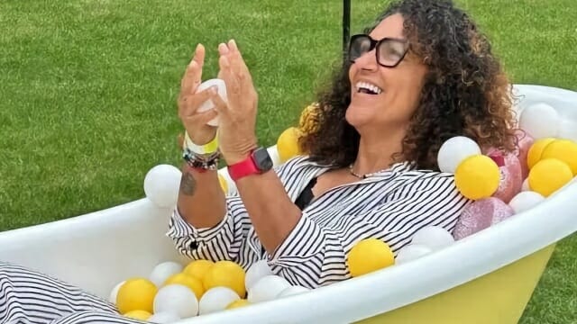 애플워치 덕분에 뇌종양 발견한 50대 여성 ‘화제’