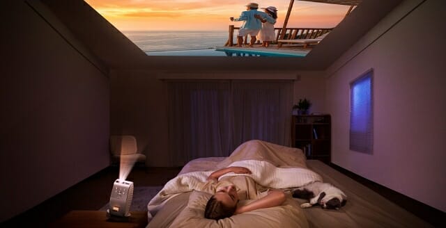 “집에서도 캠핑장에서도”…휴대용 프로젝터 인기몰이