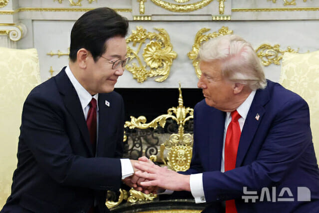 트럼프 “한국, 배 잘 만든다…미국서 조선소 만들게 할 것”