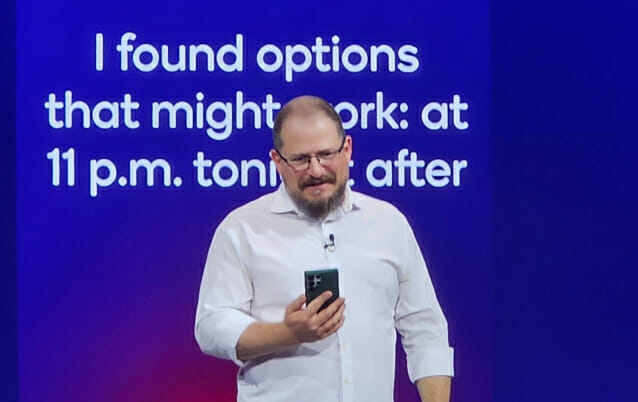 ‘갤럭시폰’ 손에 든 퀄컴 CEO “땡큐, 삼성”