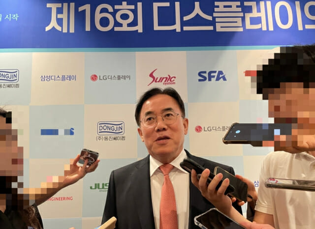 정철동 LGD 사장, OLED 패널 초격차 자신…”하반기 실적 확대 전망”