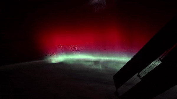 “태양이 트림했더니 붉게 변했다”…희귀한 붉은 오로라 포착 [우주서 본 지구]